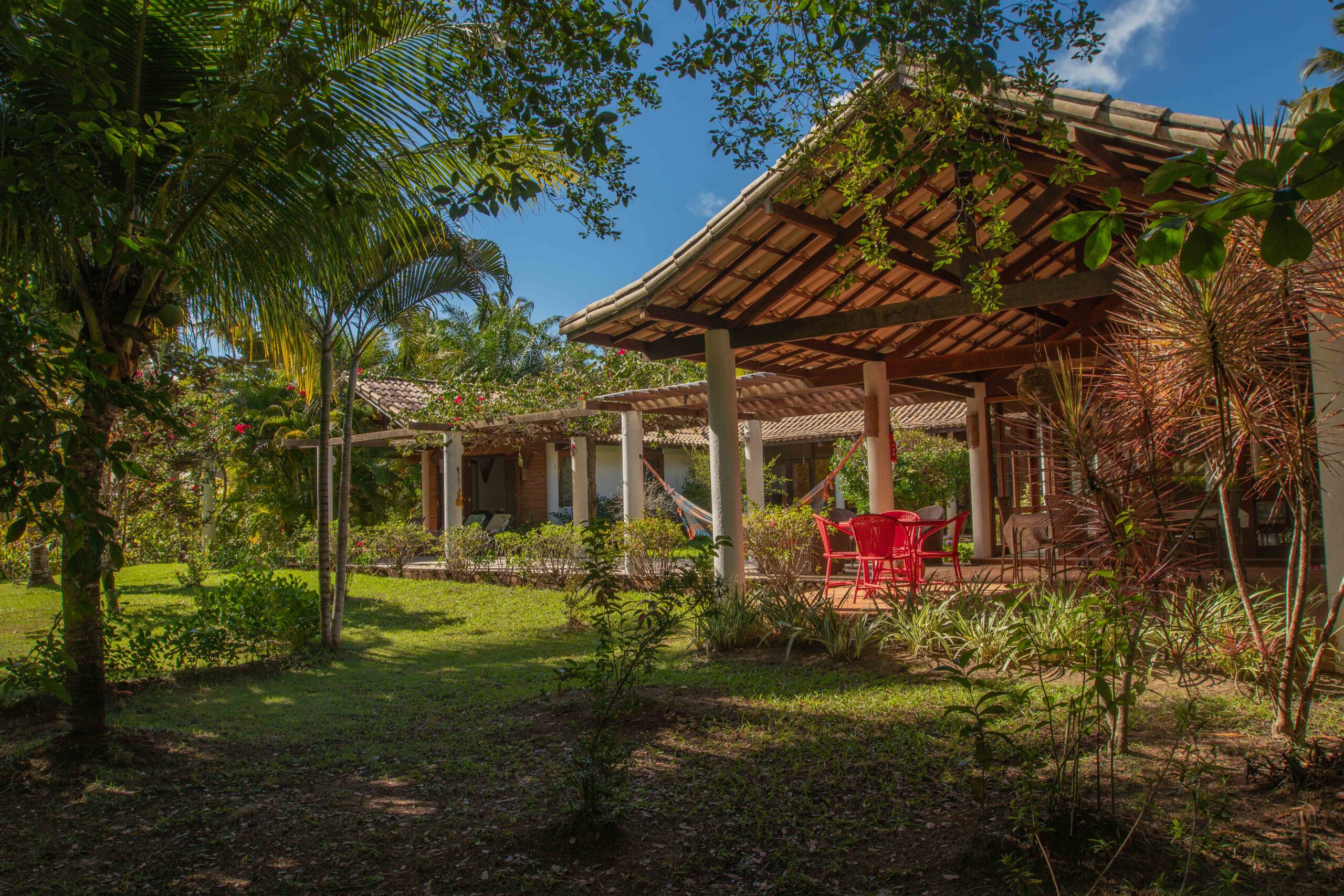 Casa Hulot exterior — generous garden and modern architecture in Guaiú, Bahia